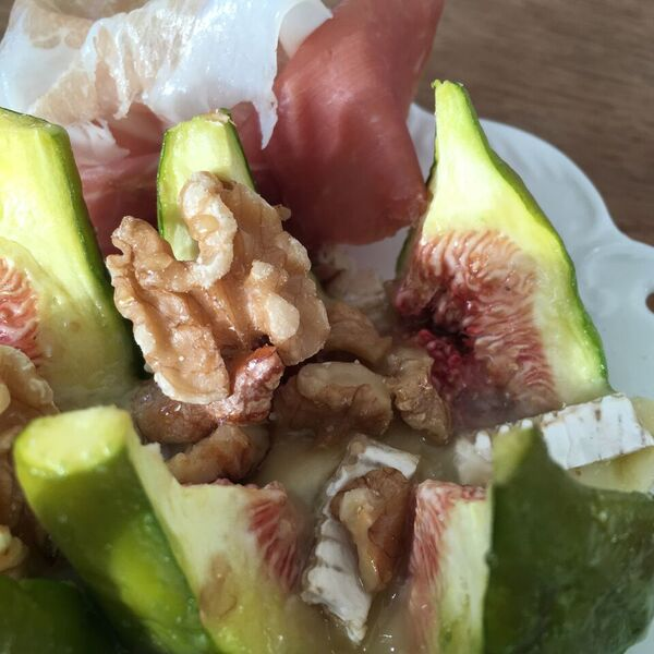 Fresh figs, brie cheese and walnuts